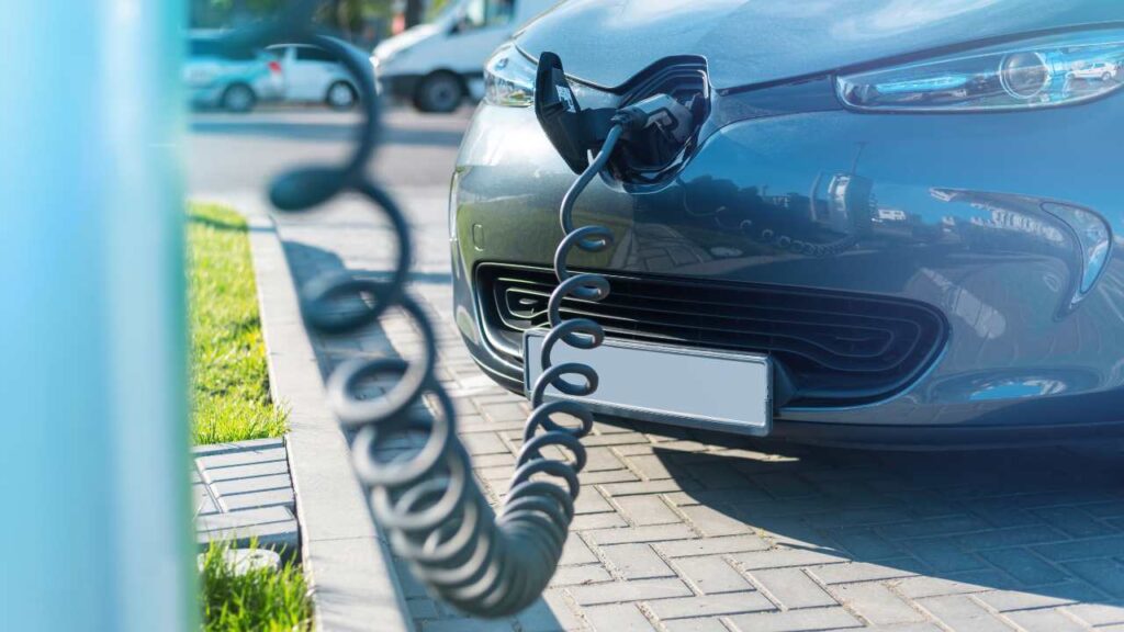 Auto elettriche - fonte Freepik - mobilitasostenibile.it