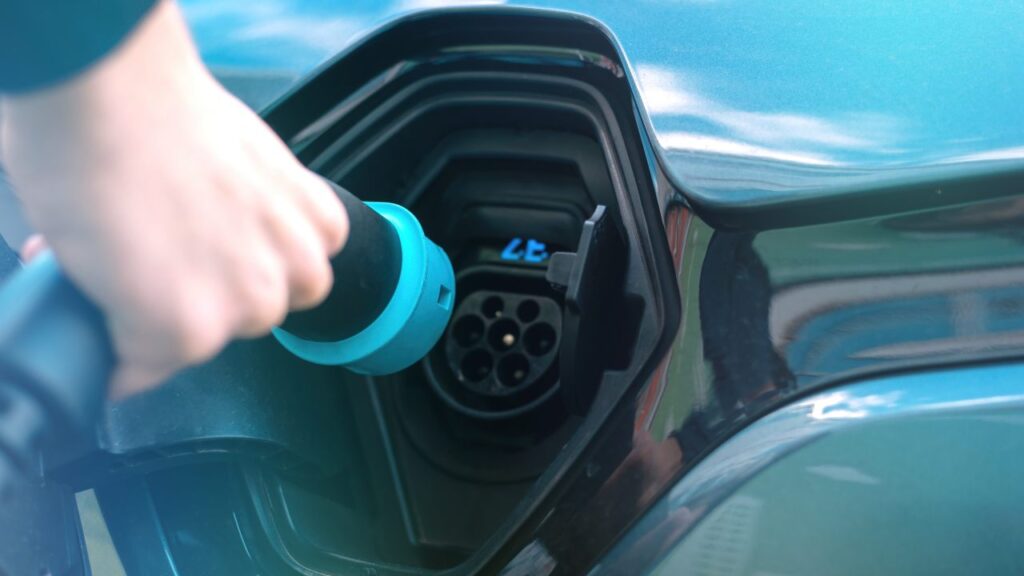 Auto elettriche, i reali consumi - fonte Freepik - mobilitasostenibile.it