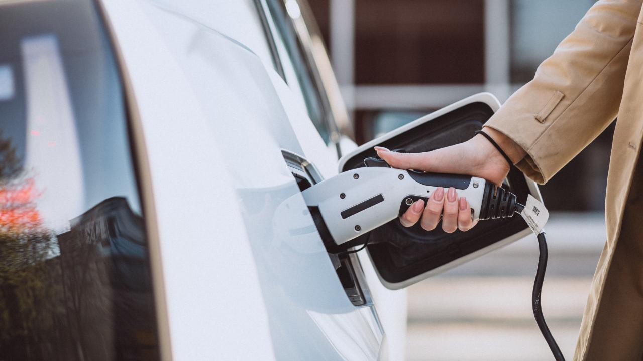 Auto elettriche più vendute - fonte Freepik - mobilitasostenibile.it