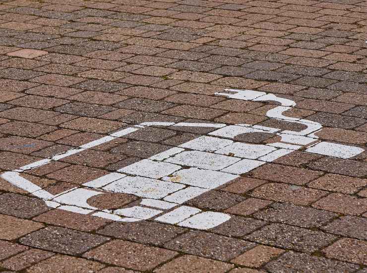 Auto elettriche, richiamo dall'Unione Europea - fonte Pixabay - mobilitasostenibile.it