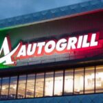 Insegna Autogrill con luci tricolore italiane