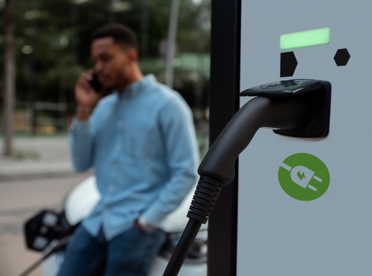 Come scegliere la colonnina migliore - fonte Freepik - mobilitasostenibile.it