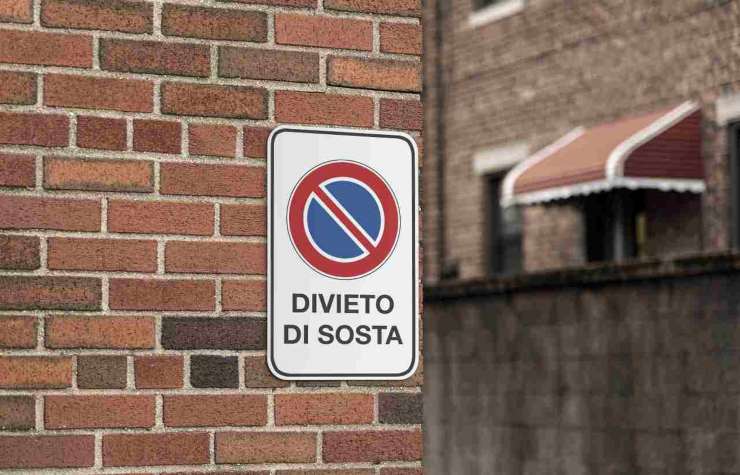 Divieto di sosta, passo carrabile