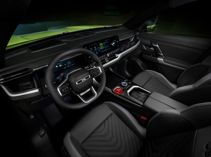 Gli interni della Jeep Compass Ev - fonte Stellantis - mobilitasostenibile.it
