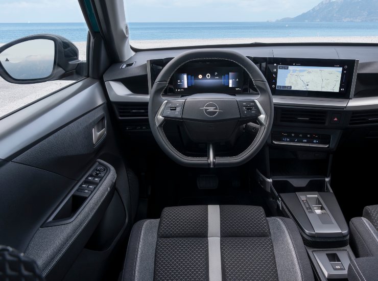 Gli interni della nuova Opel Frontera Hybrid - fonte Stellantis - mobilitasostenibile.it