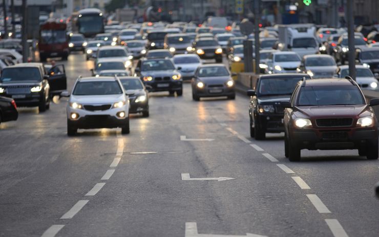 Strada urbana trafficata