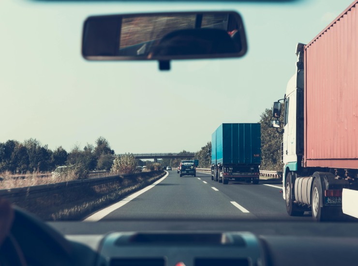 Nuova ricarica per i camion elettrici - fonte Pexels - mobilitasostenibile.it