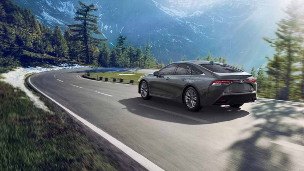 Toyota MIrai a idrogeno - fonte Toyota - mobilitasostenibile.it