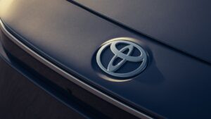 Toyota torna alla benzina - fonte Facebook - mobilitasostenibile.it
