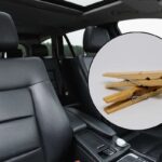Due mollette e lo sfondo di un abitacolo dell'auto