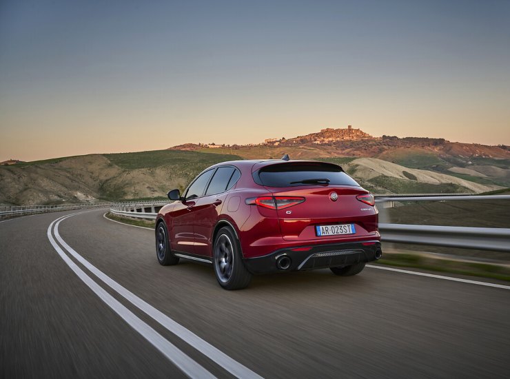 Una foto della Alfa Romeo Stelvio - fonte Alfa Romeo - mobilitasostenibile.it
