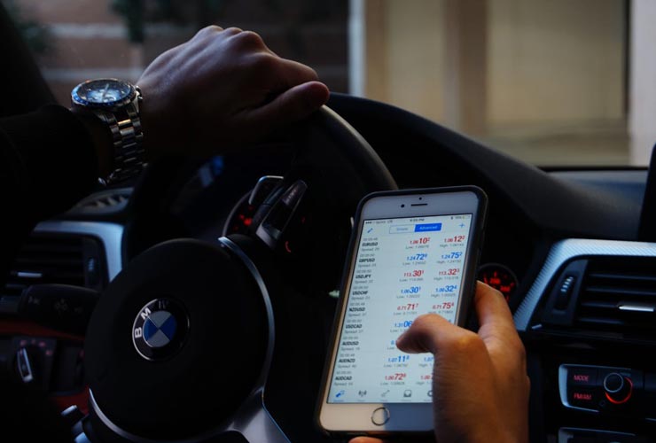 uso del cellulare in auto