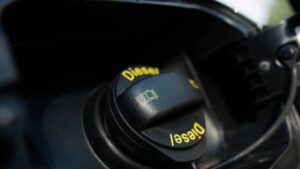 Auto a diesel - fonte depositphotos.com - mobilitasostenibile.it