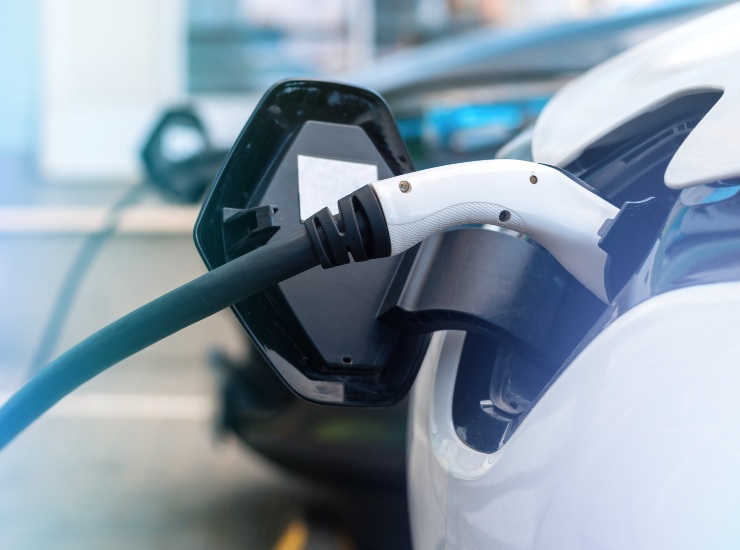 Auto elettrica e incentivi 2025 - fonte Freepik - mobilitasostenibile.it