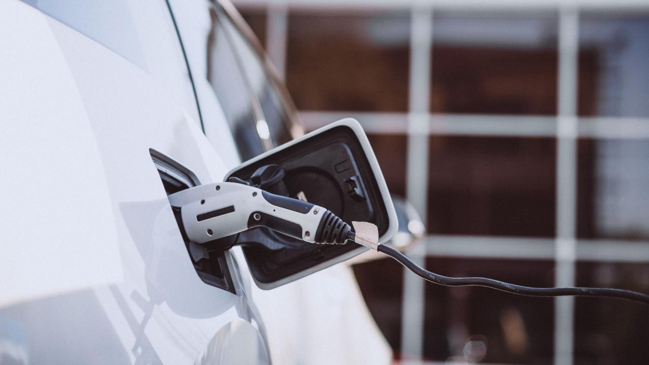 Auto elettriche e leasing sociale - fonte Freepik - mobilitasostenibile.it