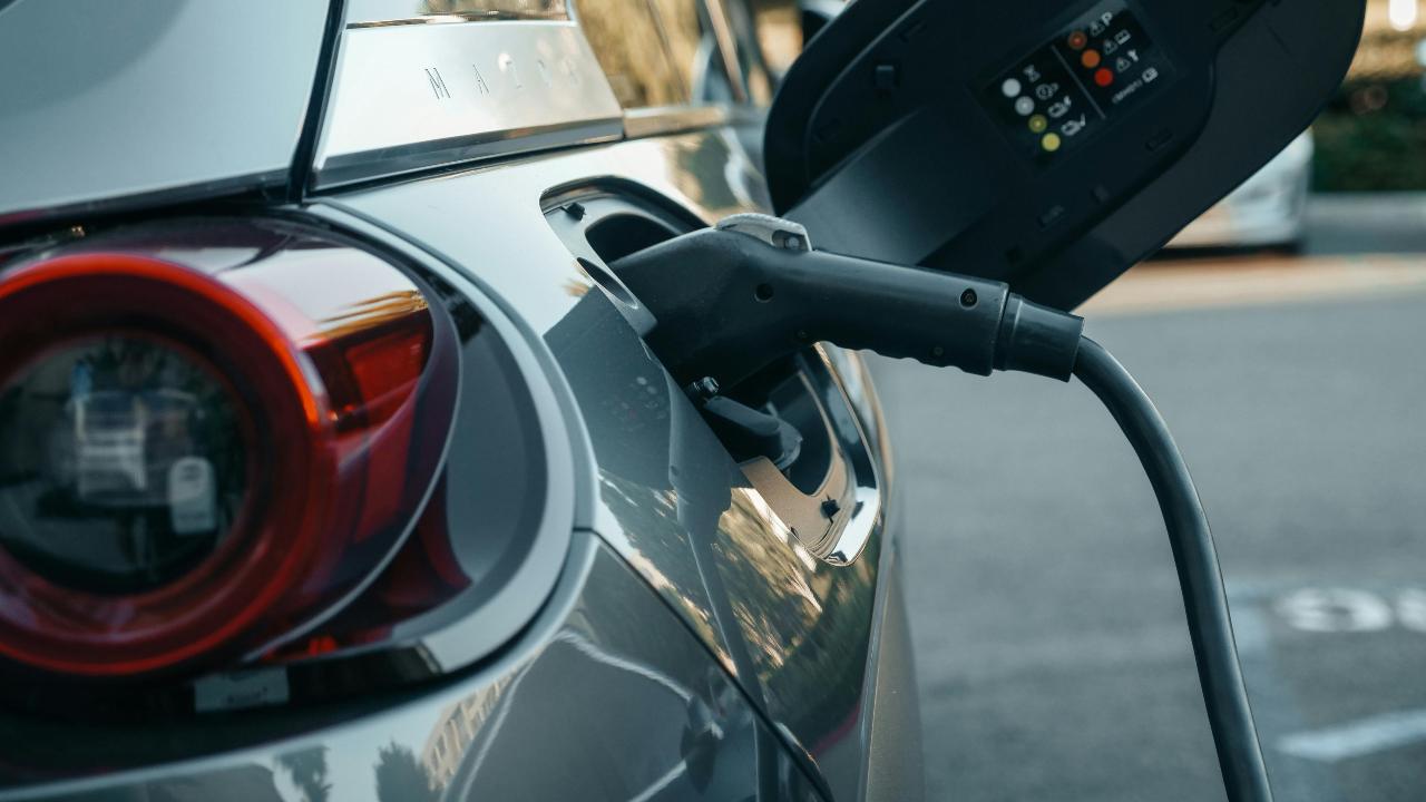 Auto ibrida - fonte Pexels - mobilitasostenibile.it