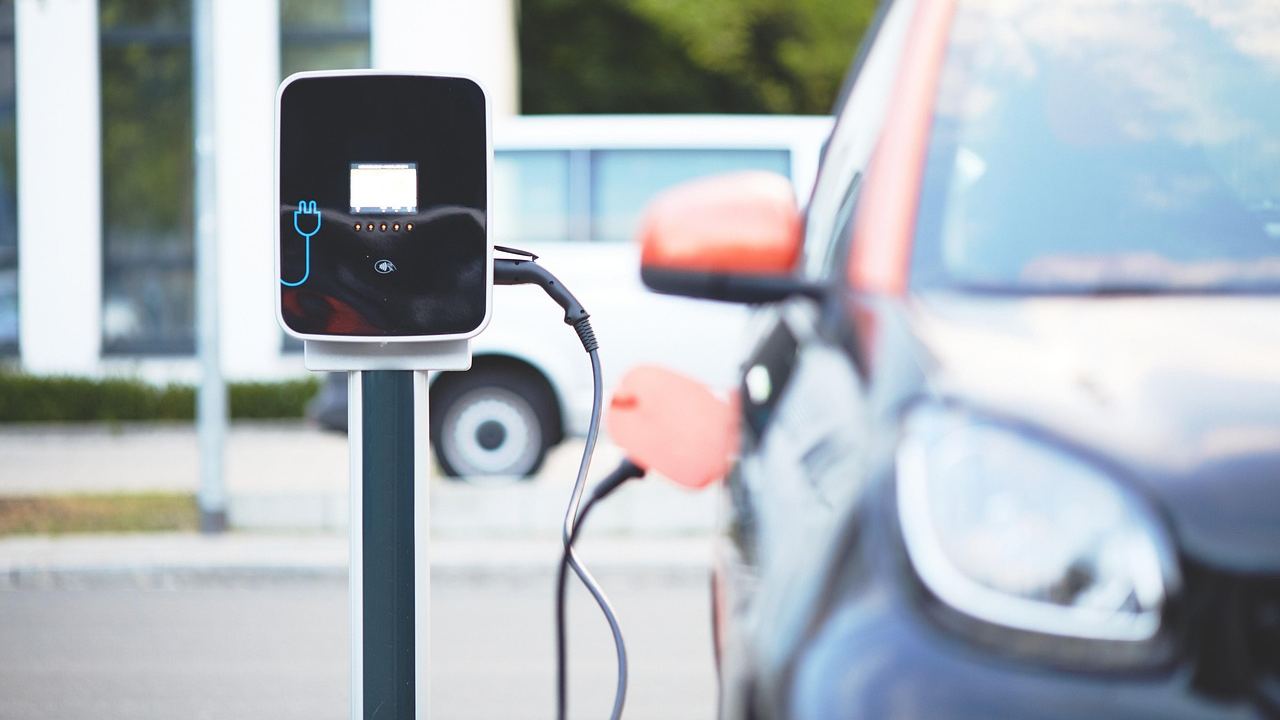 Batteria auto elettrica - fonte Pixabay - mobilitasostenibile.it