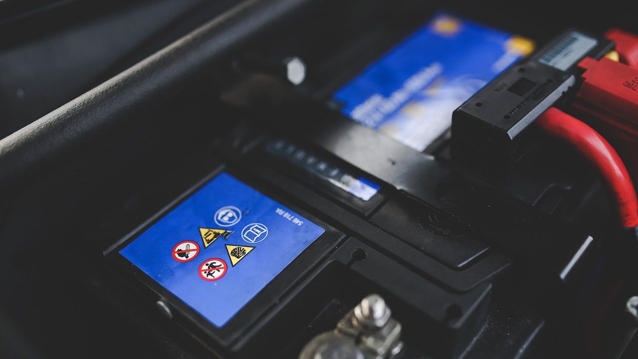 Batteria auto elettrica - fonte Pixabay - mobilitasostenibile.it