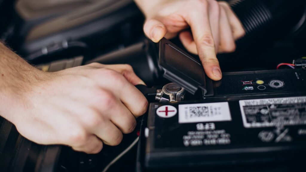 Batteria auto - fonte Freepik - mobilitasostenibile.it