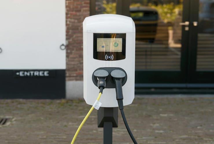 Colonnina ricarica auto elettrica