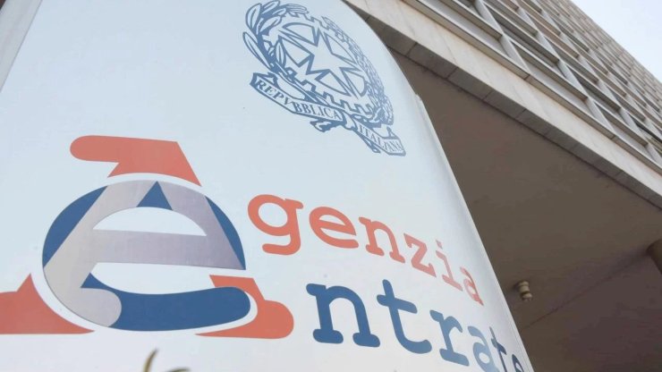 Insegna agenzia delle entrate