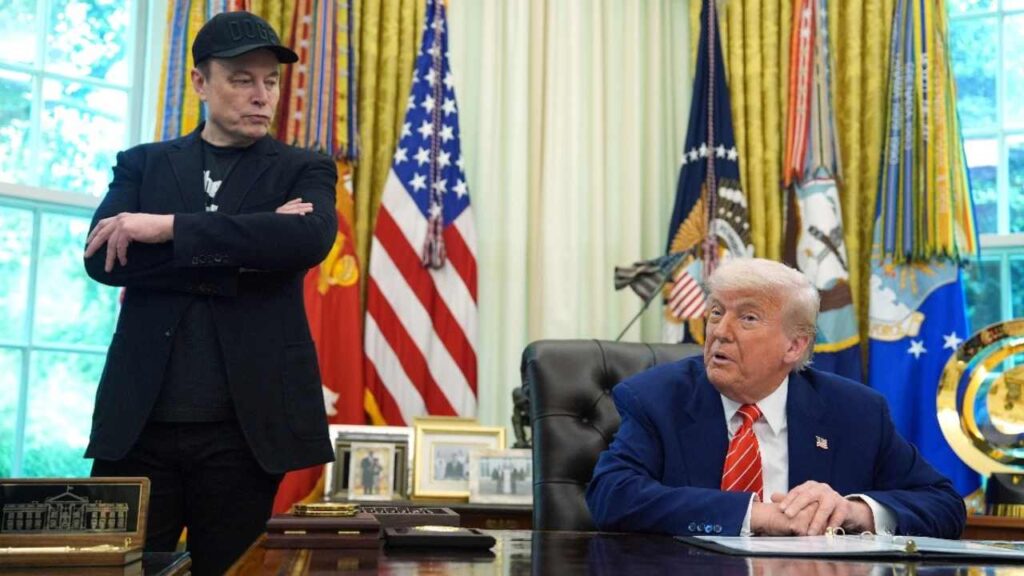 Elon Musk e Donald Trump - fonte Facebook - mobilitasostenibile.it