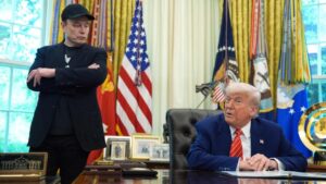 Elon Musk e Donald Trump - fonte Facebook - mobilitasostenibile.it