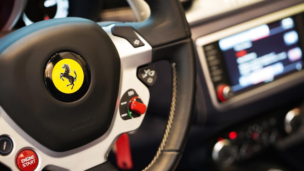 Ferrari elettrica - fonte Pixabay - mobilitasostenibile.it