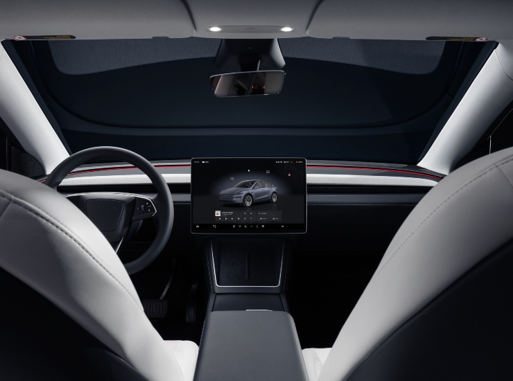 Gli interni della Tesla Model Y - fonte Tesla - mobilitasostenibile.it