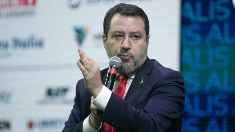 Il ministro delle infrastrutture e dei trasporti Matteo Salvini - fonte Ansa Foto - mobilitasostenibile.it