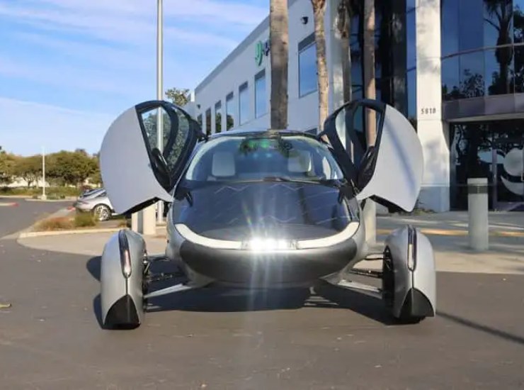 Il triciclo elettrico Aptera - fonte Aptera - mobilitasostenibile.it