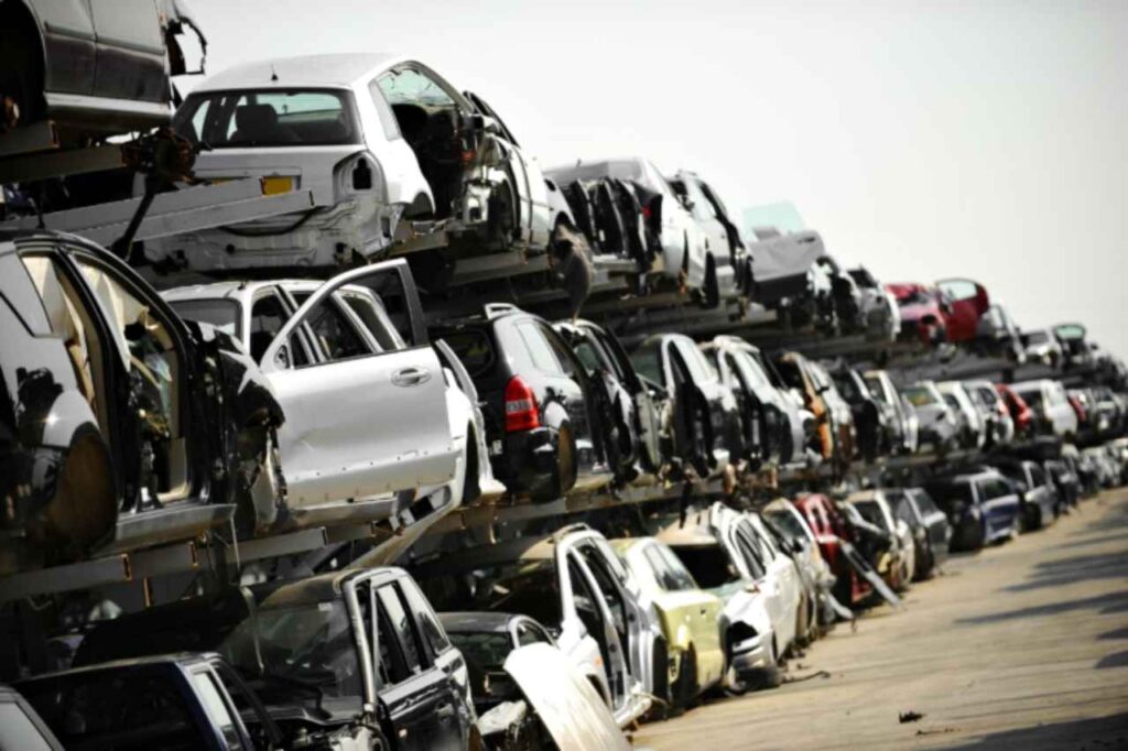 Auto incidentate nello sfascia carrozze
