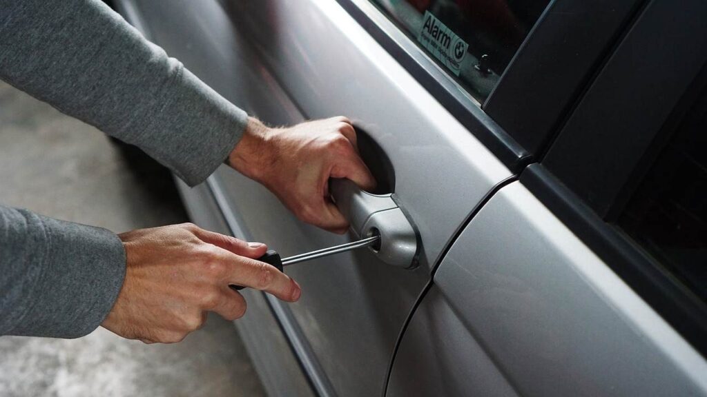 Ladri auto elettriche - fonte Pixabay - mobilitasostenibile.it
