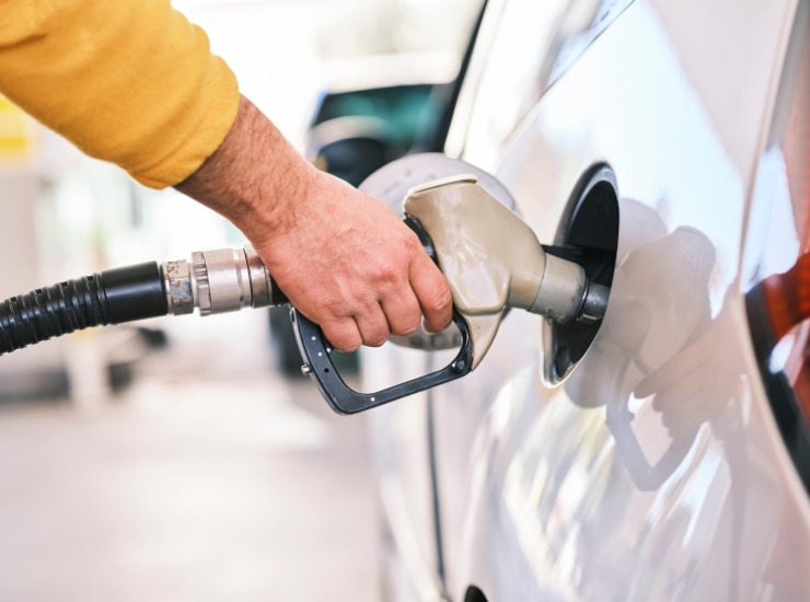 Nuove tasse sulla benzina - fonte Pixabay - mobilitasostenibile.it