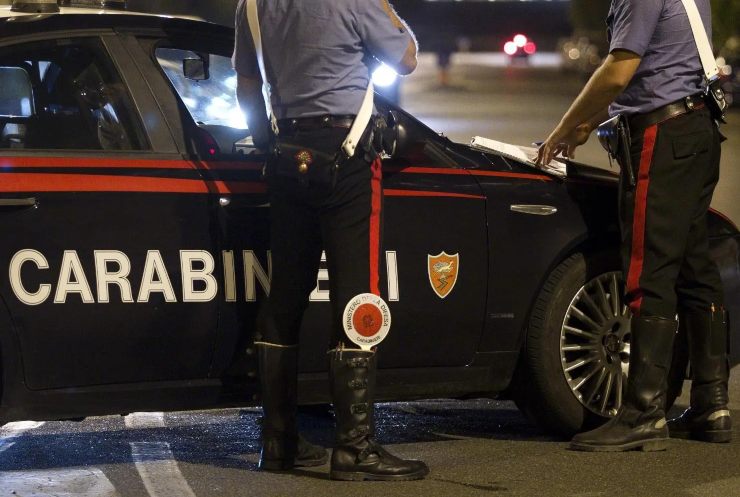 Posto di blocco notturno, carabinieri
