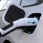 Ricarica auto elettrica - fonte Freepik - mobilitasostenibile.it