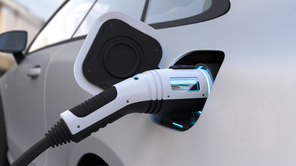 Ricarica auto elettrica - fonte Freepik - mobilitasostenibile.it