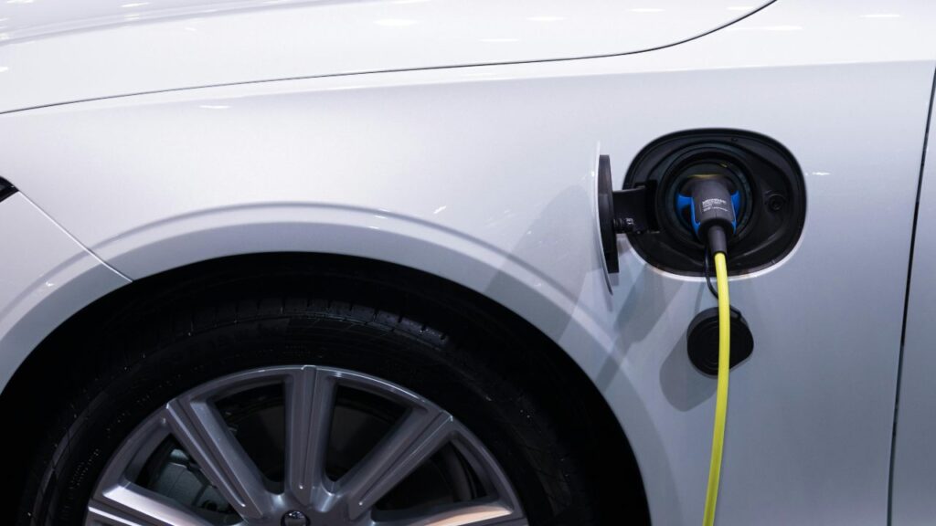 Ricarica auto elettrica - fonte Pexels - mobilitasostenibile.it