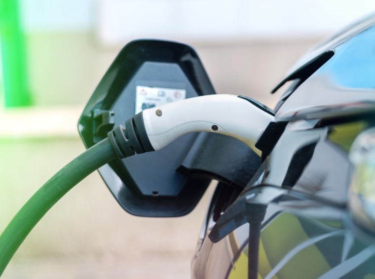 Rivoluzione delle batterie elettriche - fonte Freepik - mobilitasostenibile.it