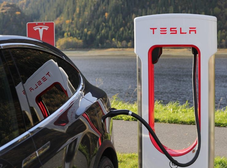 Tesla - fonte Pixabay - mobilitasostenibile.it