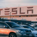 Tesla sotto attacco - fonte Pexels - mobilitasostenibile.it