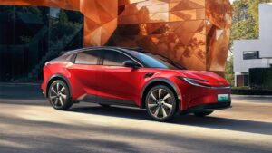 Toyota bz5 - fonte Toyota - mobilitasostenibile.it