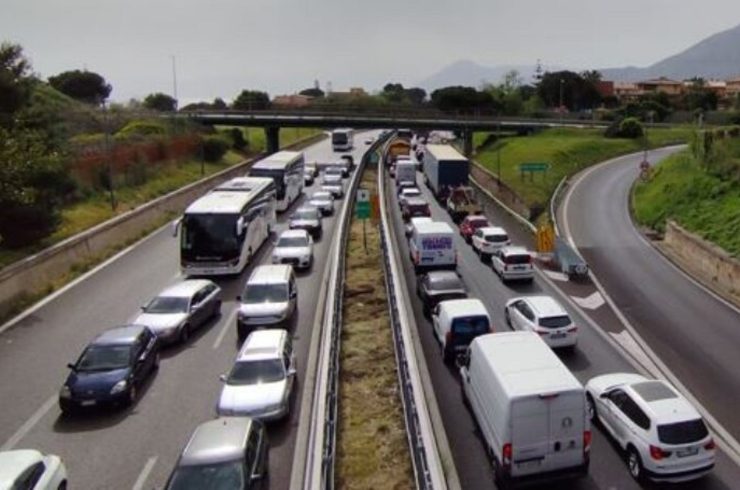 Traffico in strada ad agosto