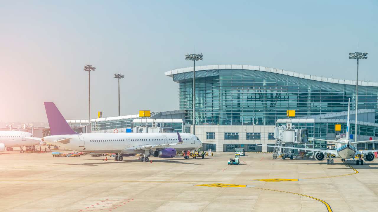 Aeroporto - fonte Freepik - mobilitasostenibile.it