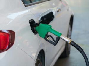 Auto a benzina - fonte Pexels - mobilitasostenibile.it