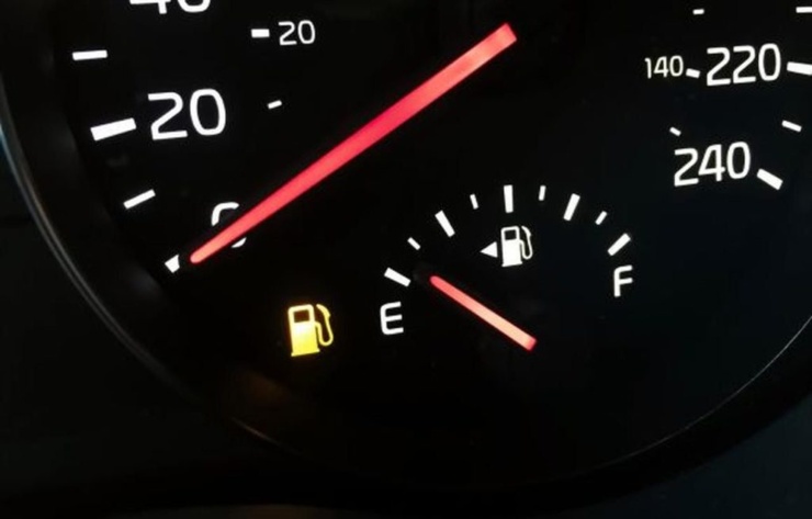 Quadro auto, benzina finita