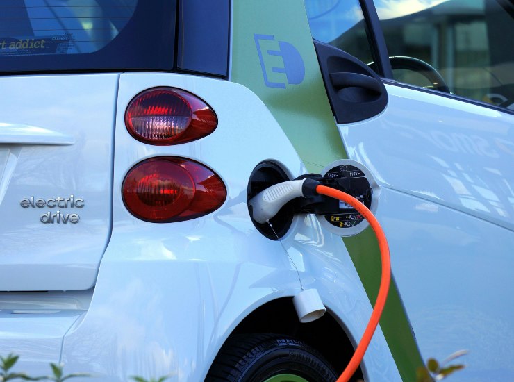 Auto elettrica e sicurezza - fonte Pexels - mobilitasostenibile.it