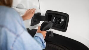 Auto elettrica - fonte Freepik - mobilitasostenibile.it