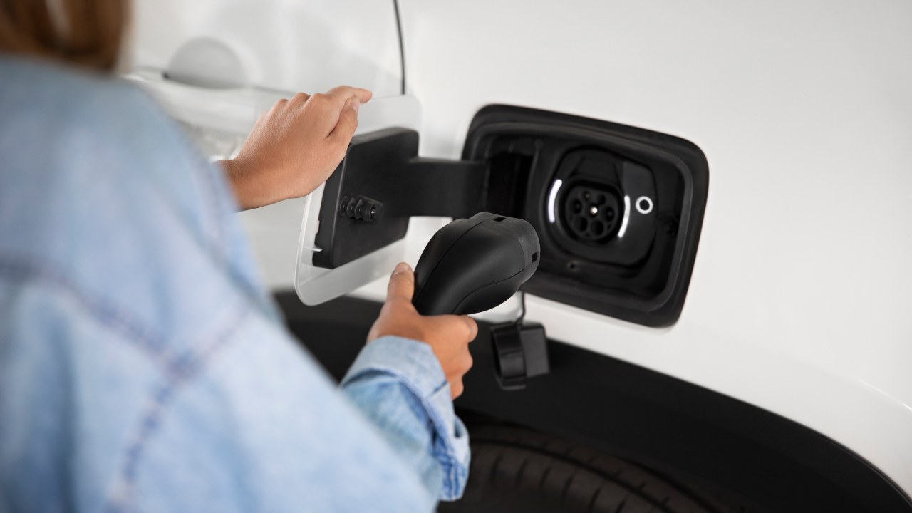 Auto elettrica - fonte Freepik - mobilitasostenibile.it