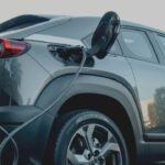 Auto elettrica in ricarica